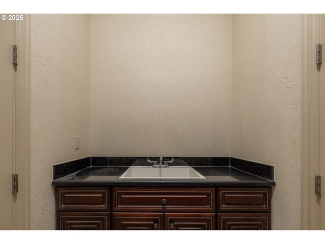 3012 ASHLEY Loop, Eugene, OR 97405