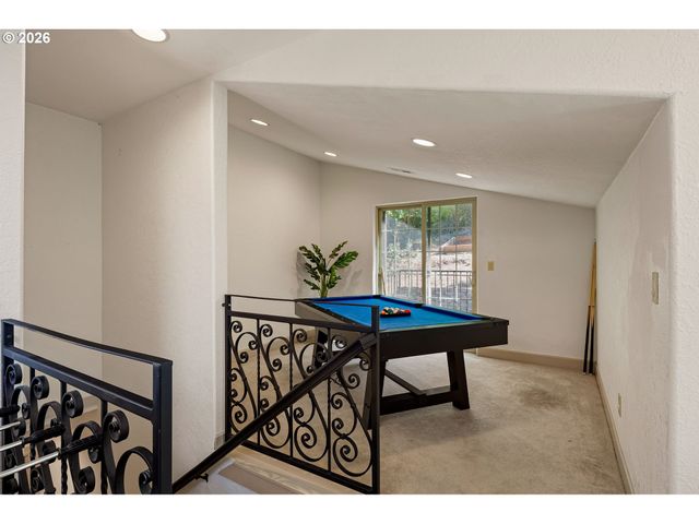 3012 ASHLEY Loop, Eugene, OR 97405
