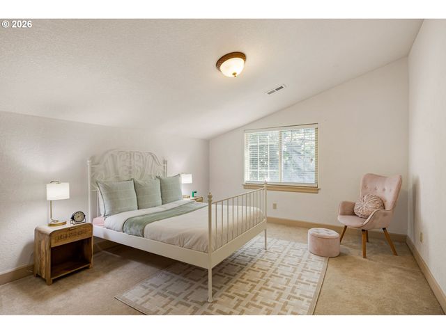 3012 ASHLEY Loop, Eugene, OR 97405