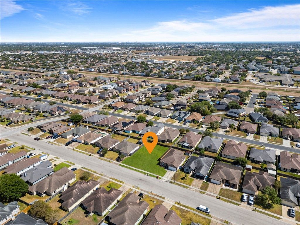 6226 Queen Bess Dr, Corpus Christi, TX 78414 — photo 2