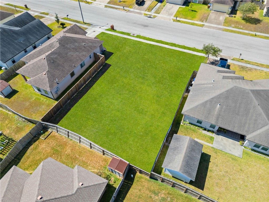 6226 Queen Bess Dr, Corpus Christi, TX 78414 — photo 4