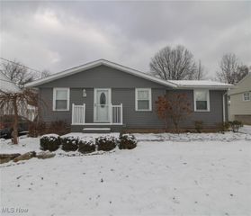 8183 Venice Heights Drive NE, Warren, OH 44484