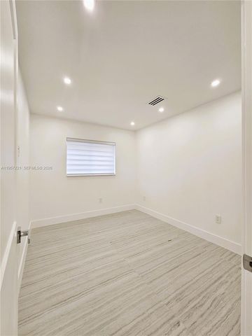 7191 W 24th Ave 44-PH6, Hialeah, FL 33016