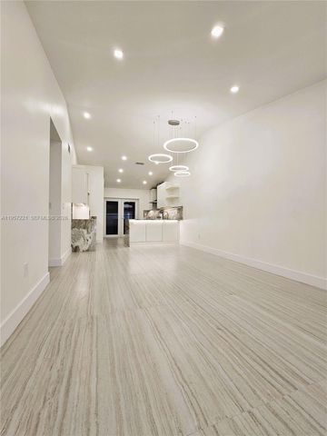 7191 W 24th Ave 44-PH6, Hialeah, FL 33016