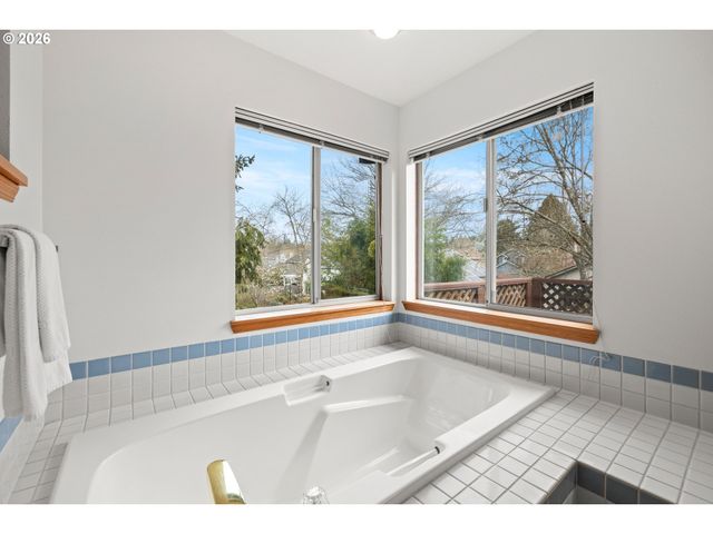 16163 Nw SPYGLASS Dr, Beaverton, OR 97006