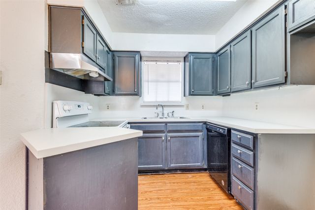 1201 Avondale Court, Arlington, TX 76011