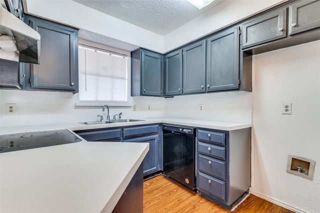 1201 Avondale Court, Arlington, TX 76011