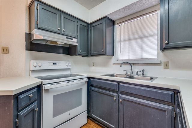 1201 Avondale Court, Arlington, TX 76011