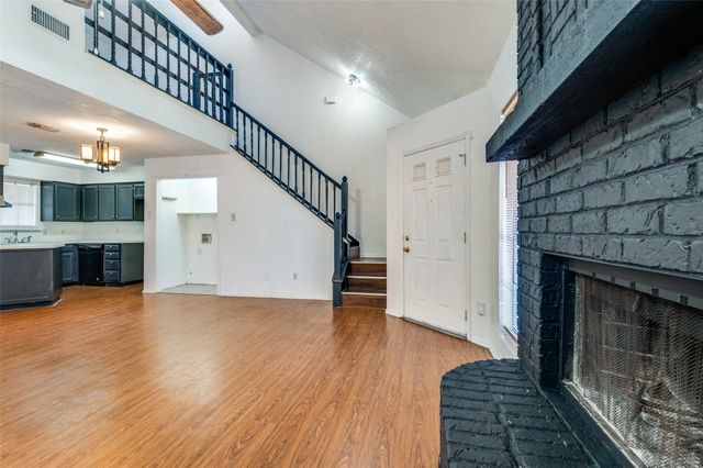 1201 Avondale Court, Arlington, TX 76011