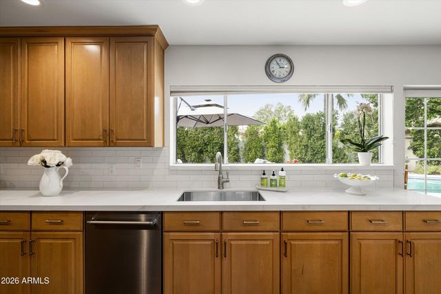 7142 N 14TH Street, Phoenix, AZ 85020