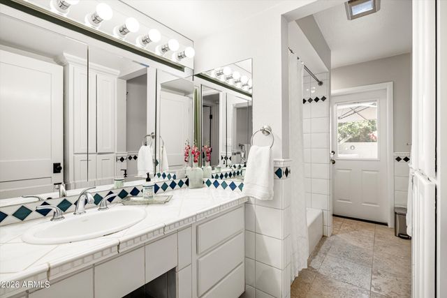 7142 N 14TH Street, Phoenix, AZ 85020