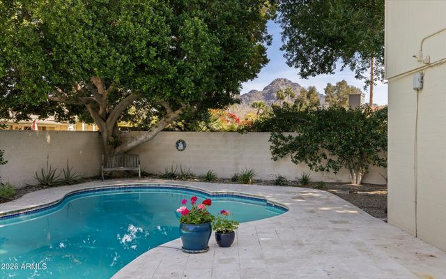 7142 N 14TH Street, Phoenix, AZ 85020