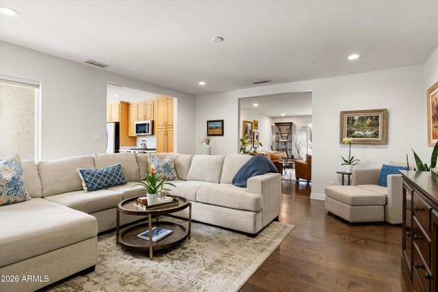 7142 N 14TH Street, Phoenix, AZ 85020