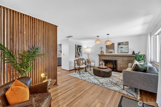 9014 34th Avenue SW, Seattle, WA 98126