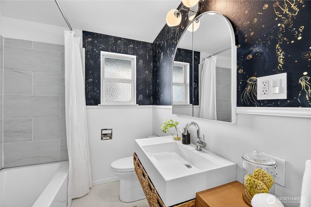 9014 34th Avenue SW, Seattle, WA 98126