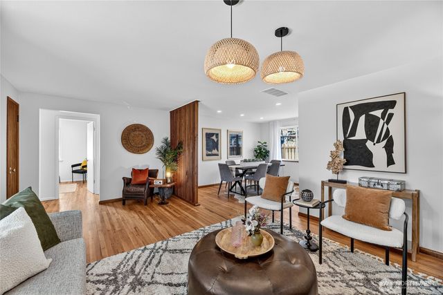 9014 34th Avenue SW, Seattle, WA 98126