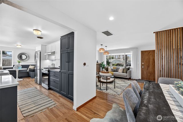 9014 34th Avenue SW, Seattle, WA 98126