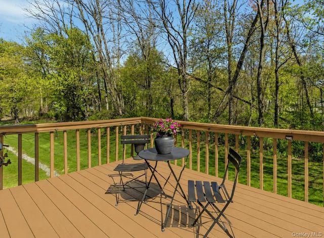 102 Ridgeview Lane, Yorktown Heights, NY 10598