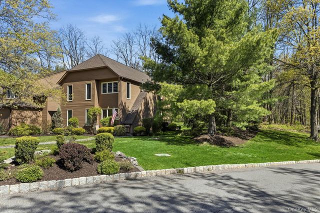 102 Ridgeview Lane, Yorktown Heights, NY 10598