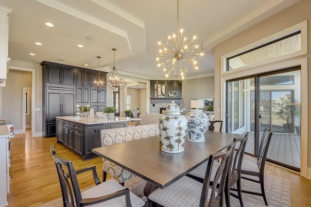 W289S5532 White Pine COURT, Waukesha, WI 53189