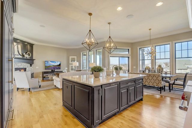 W289S5532 White Pine COURT, Waukesha, WI 53189