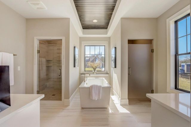 W289S5532 White Pine COURT, Waukesha, WI 53189