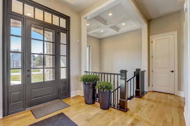 W289S5532 White Pine COURT, Waukesha, WI 53189