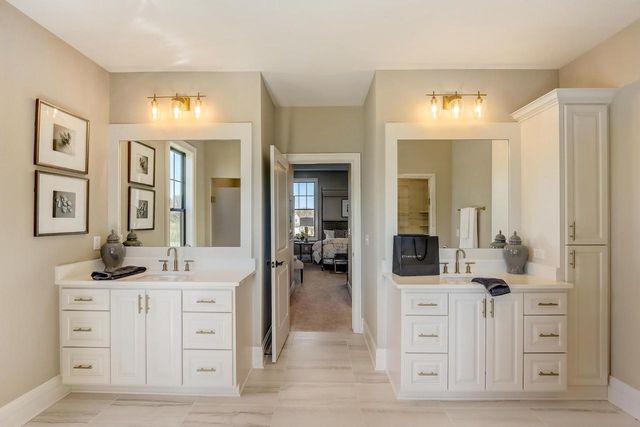 W289S5532 White Pine COURT, Waukesha, WI 53189