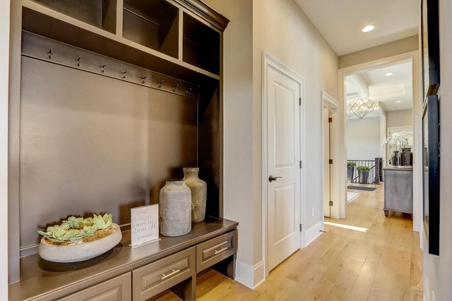 W289S5532 White Pine COURT, Waukesha, WI 53189