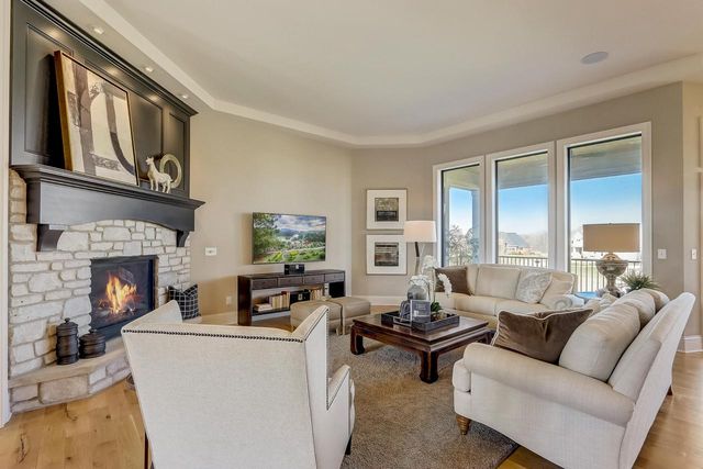 W289S5532 White Pine COURT, Waukesha, WI 53189