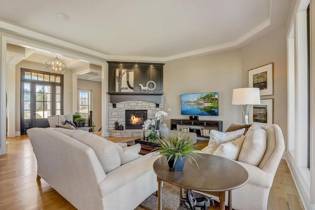 W289S5532 White Pine COURT, Waukesha, WI 53189