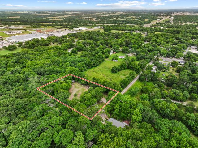101 Smith Street, Bonham, TX 75418