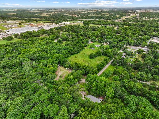 101 Smith Street, Bonham, TX 75418