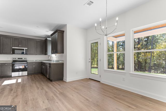 2911 Carey Station, Greensboro, GA 30642