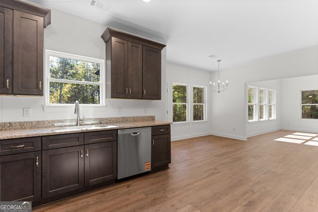 2911 Carey Station, Greensboro, GA 30642