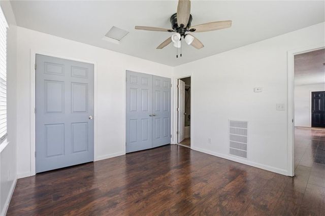 921 E 4th Street, Tonganoxie, KS 66086