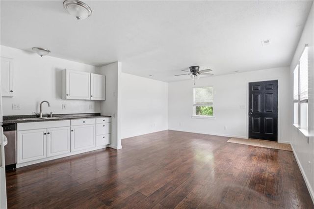 921 E 4th Street, Tonganoxie, KS 66086