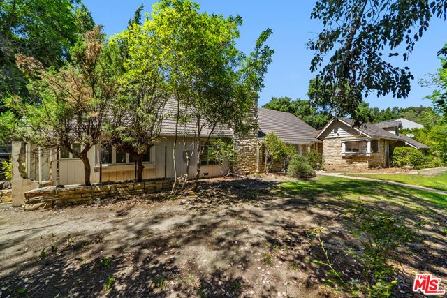 16055 Woodvale Road, Encino (los Angeles), CA 91436