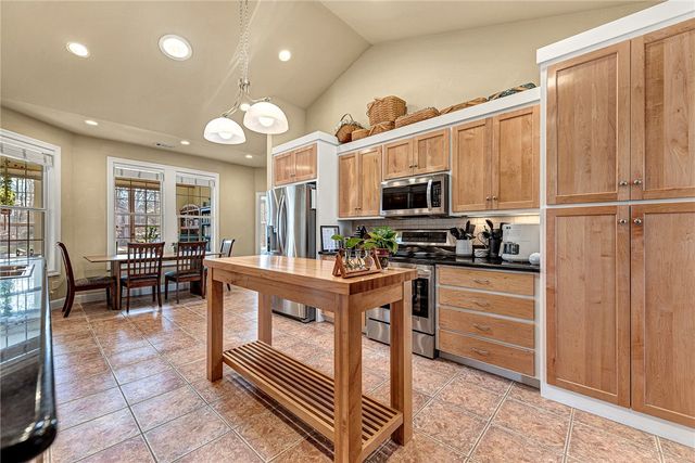 1 Silverdale Circle, Bella Vista, AR 72715