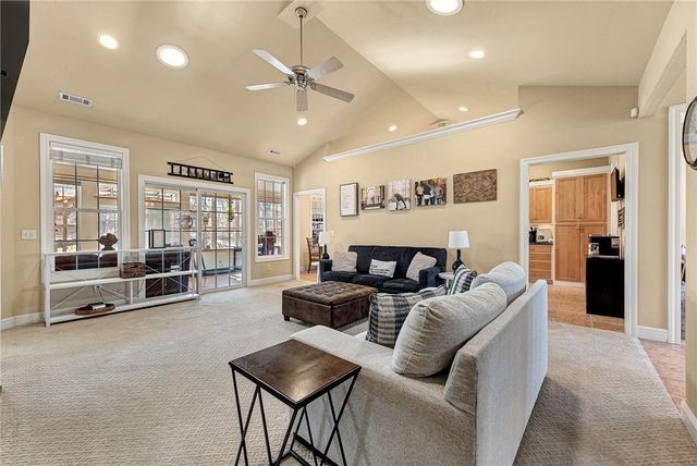 1 Silverdale Circle, Bella Vista, AR 72715