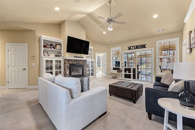 1 Silverdale Circle, Bella Vista, AR 72715