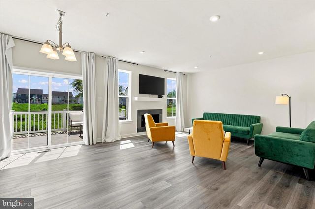 8034 MILLTOWN CIR, Cheltenham, PA 19012
