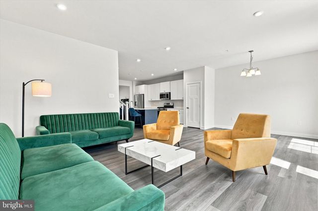8034 MILLTOWN CIR, Cheltenham, PA 19012