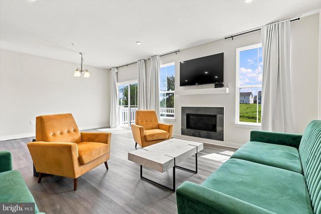 8034 MILLTOWN CIR, Cheltenham, PA 19012