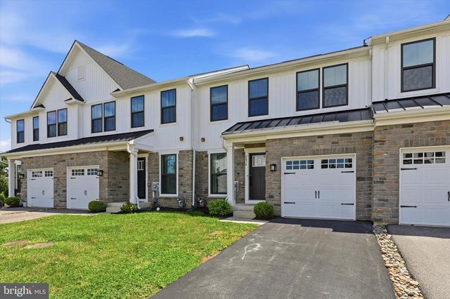8034 MILLTOWN CIR, Cheltenham, PA 19012