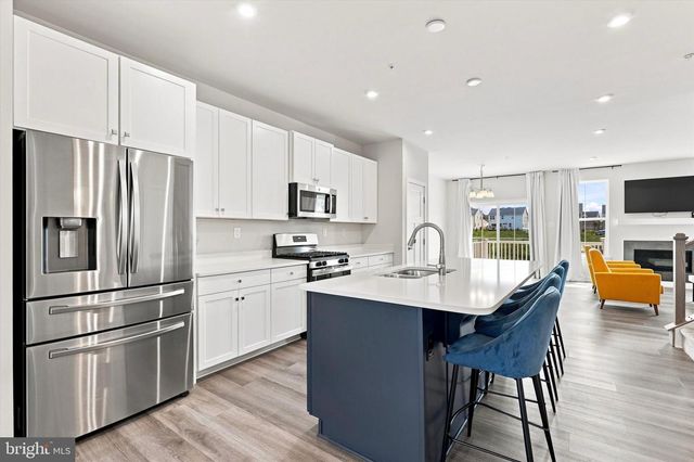8034 MILLTOWN CIR, Cheltenham, PA 19012