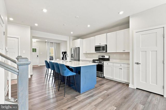 8034 MILLTOWN CIR, Cheltenham, PA 19012