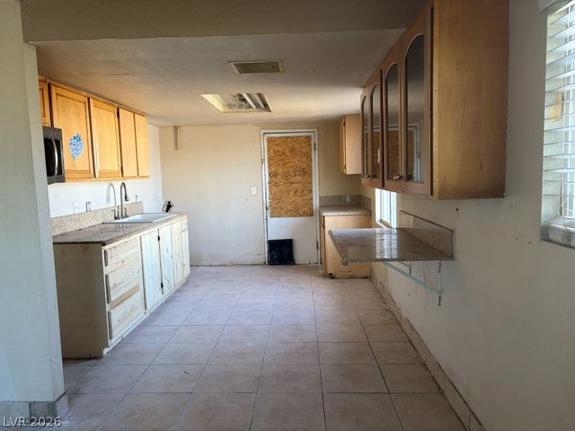 4060 East Carey Avenue, Las Vegas, NV 89115