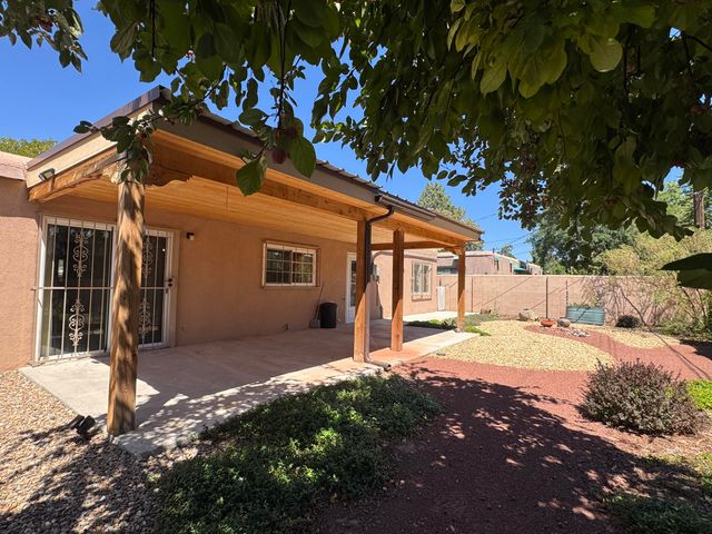 1824 Lester Drive NE, Albuquerque, NM 87112