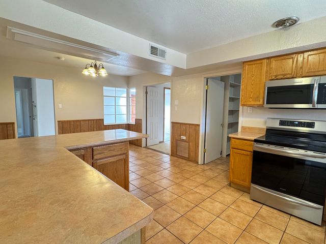 1824 Lester Drive NE, Albuquerque, NM 87112